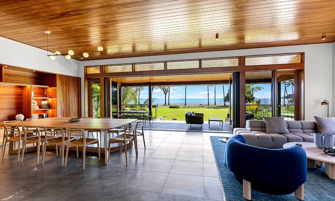 Flametree House | 1050 m² House ∙ 6 bedrooms ∙ 12 guests