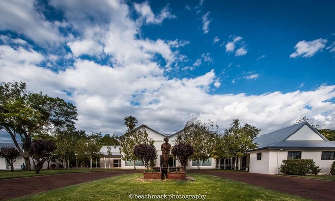 Bovell House | 1050 m² House ∙ 7 bedrooms ∙ 15 guests
