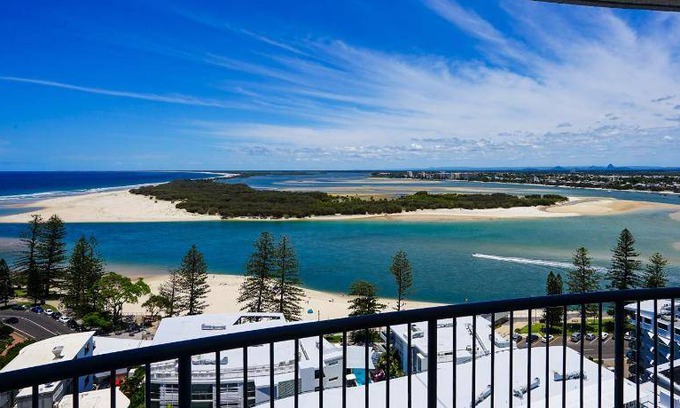 Caloundra Apartment | 110 m² Apartment ∙ 3 bedrooms ∙ 10 guests