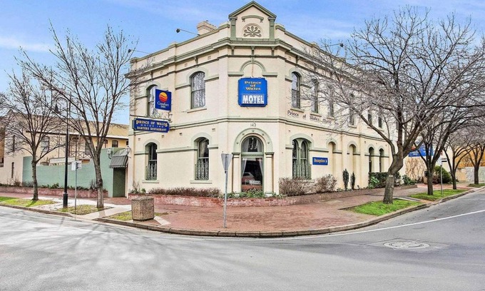 Wagga Wagga Hotel | 110 m² Motel ∙ 6 bedrooms ∙ 127 guests