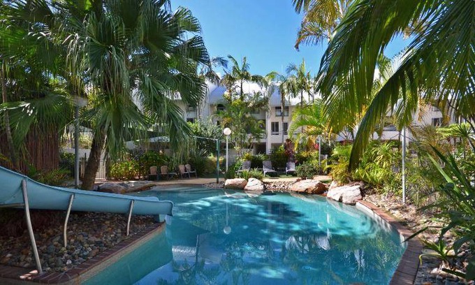Moffat Beach Apartment | 120 m² Apartment ∙ 3 bedrooms ∙ 7 guests