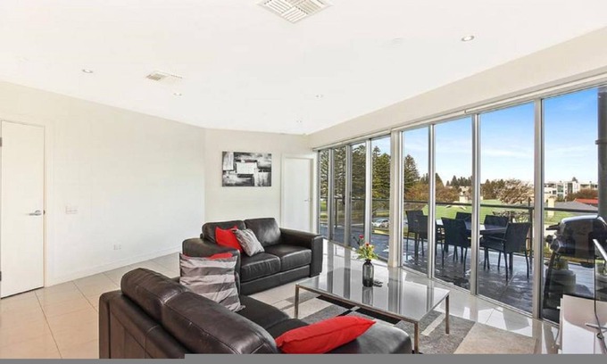 Victor Harbor Apartment | 129 m² Apartment ∙ 3 bedrooms ∙ 7 guests