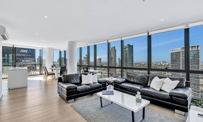 Docklands Apartment | 140 m² Apartment ∙ 3 bedrooms ∙ 15 guests