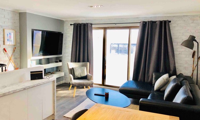Hotham Heights Apartment | 150 m² Apartment ∙ 3 bedrooms ∙ 8 guests
