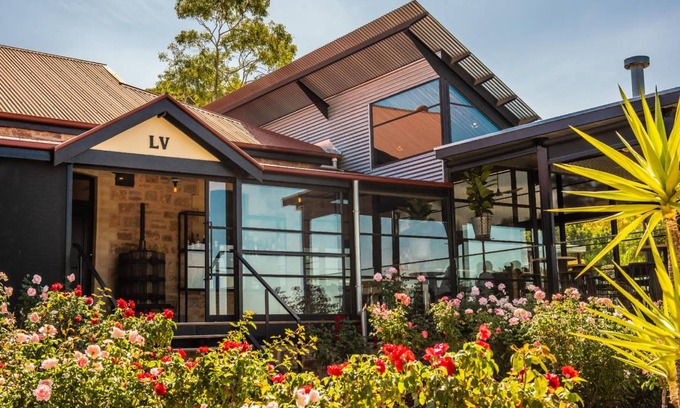 Macclesfield Bed & Breakfast | 150 m² Bed and breakfast ∙ 4 bedrooms ∙ 10 guests