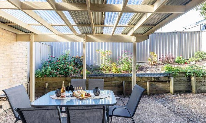Corlette House | 160 m² House ∙ 3 bedrooms ∙ 6 guests