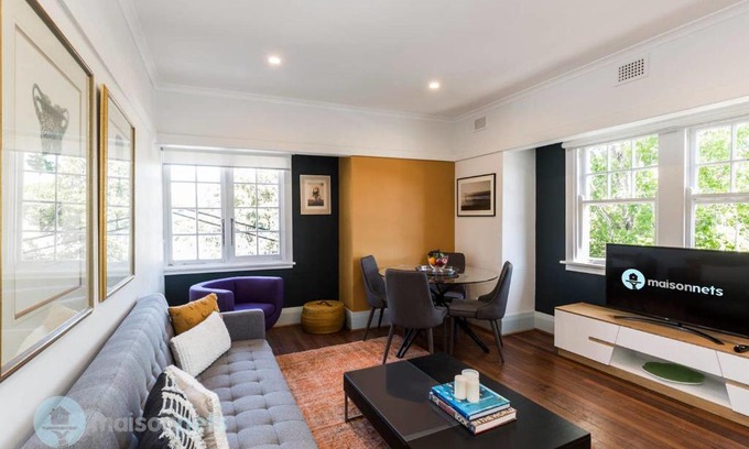 Woollahra Apartment | 2 Bdrm Art Deco Apt, Stroll To Bondi Junction