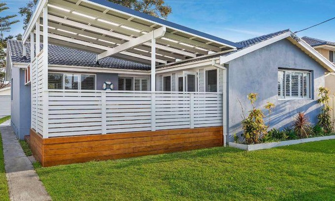 Long Jetty Bed & Breakfast | 200 m² Bed and breakfast ∙ 3 bedrooms ∙ 6 guests