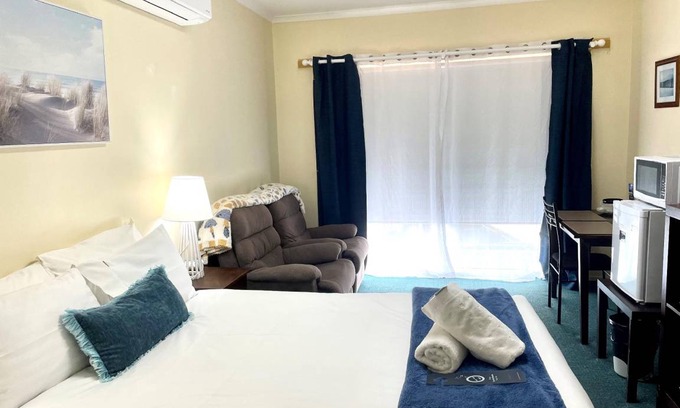 Warrnambool Hotel | 200 m² Motel ∙ 2 bedrooms ∙ 10 guests