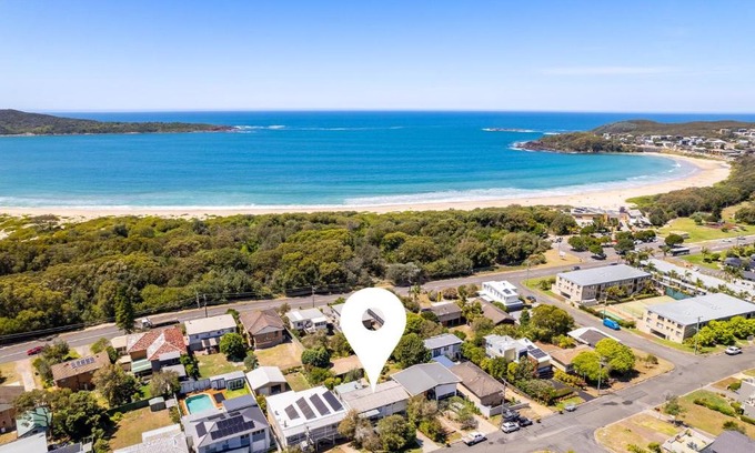 Fingal Bay House | 23 Lentara St - pet friendly, air con, Wi-Fi, boat parking
