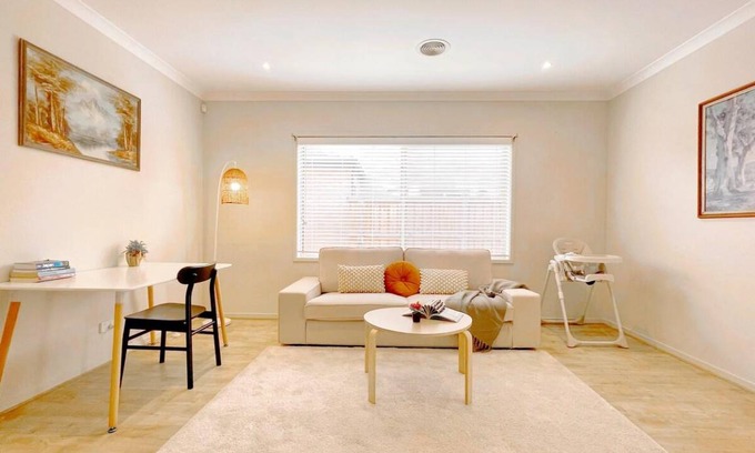 Point Cook House | 245 m² House ∙ 4 bedrooms ∙ 8 guests