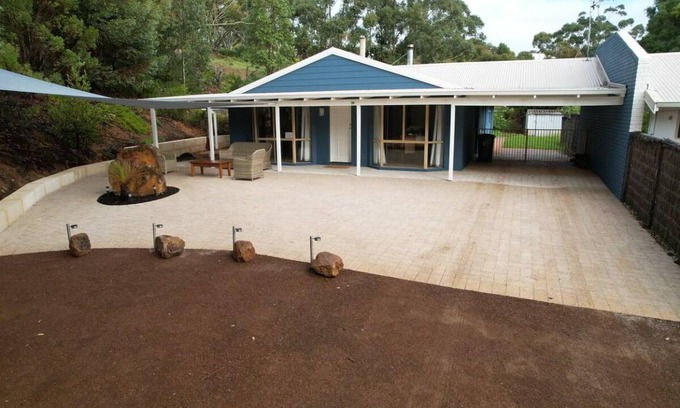 Eagle Bay House | 250 m² House ∙ 3 bedrooms ∙ 6 guests