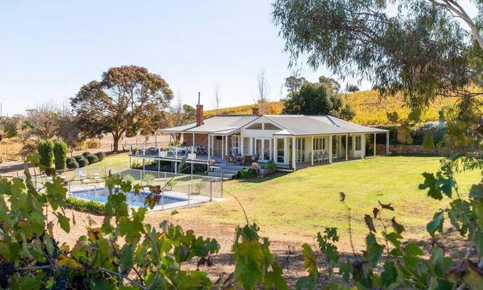 Spring Farm House | 250 m² House ∙ 4 bedrooms ∙ 8 guests