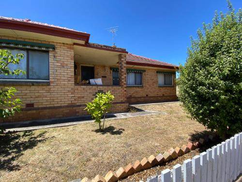Stawell House | 250 m² House ∙ 4 bedrooms ∙ 10 guests