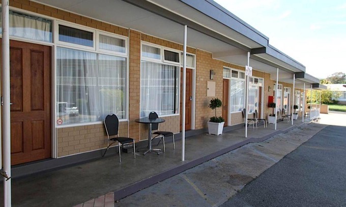 Queanbeyan Hotel | 26 m² Motel ∙ 8 guests