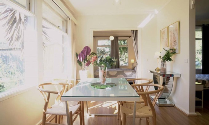 Ferntree Gully Apartment | 280 m² Apartment ∙ 4 bedrooms ∙ 9 guests