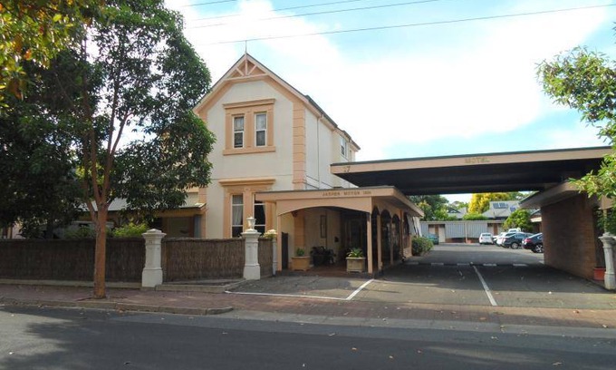 Hyde Park Hotel | 30 m² Motel ∙ 3 guests