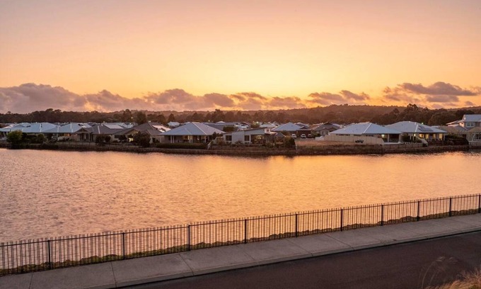 Dunsborough House | 300 m² House ∙ 3 bedrooms ∙ 6 guests