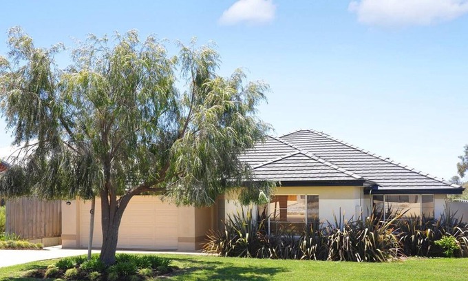 Dunsborough House | 300 m² House ∙ 5 bedrooms ∙ 8 guests