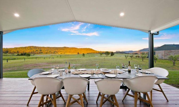 Broke House | 323 m² House ∙ 5 bedrooms ∙ 11 guests