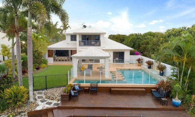 Twin Waters House | 329 m² House ∙ 5 bedrooms ∙ 15 guests