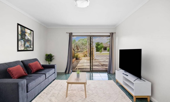 North Brighton House | 387 m² House ∙ 8 bedrooms ∙ 20 guests