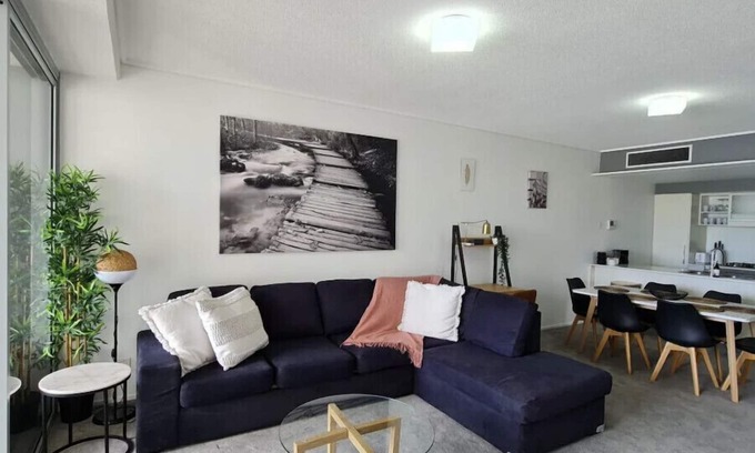 Brisbane Central Business District Apartment | 3BR Skyline Oasis w River Views+Gym+Carpark+WIFI