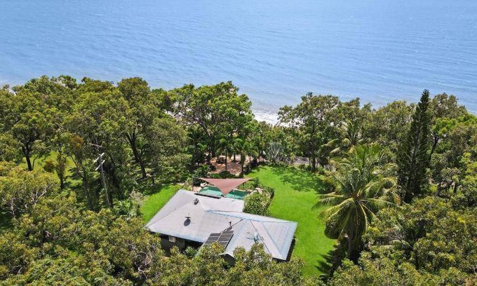 Wangetti House | 4000 m² House ∙ 3 bedrooms ∙ 6 guests