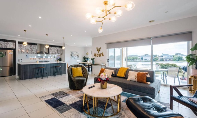 Sanctuary Lakes Apartment | 420 m² Apartment ∙ 6 bedrooms ∙ 16 guests