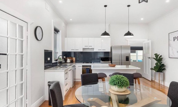 Mount Gambier House | 452 m² House ∙ 4 bedrooms ∙ 8 guests