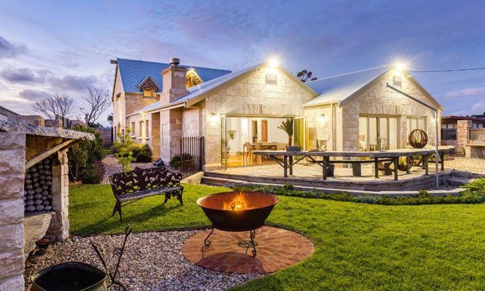 Tulka House | 455 m² House ∙ 5 bedrooms ∙ 14 guests