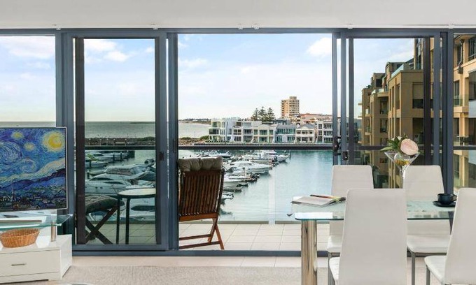 Glenelg Apartment | 50 m² Apartment ∙ 1 bedroom ∙ 2 guests