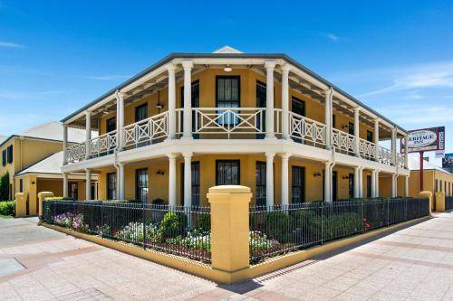 Ballina Hotel | 50 m² Motel ∙ 3 bedrooms ∙ 6 guests