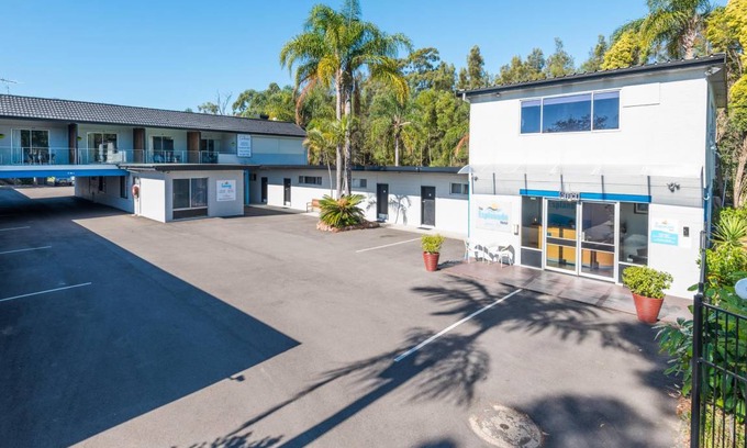 Warners Bay Hotel | 56 m² Motel ∙ 3 bedrooms ∙ 10 guests