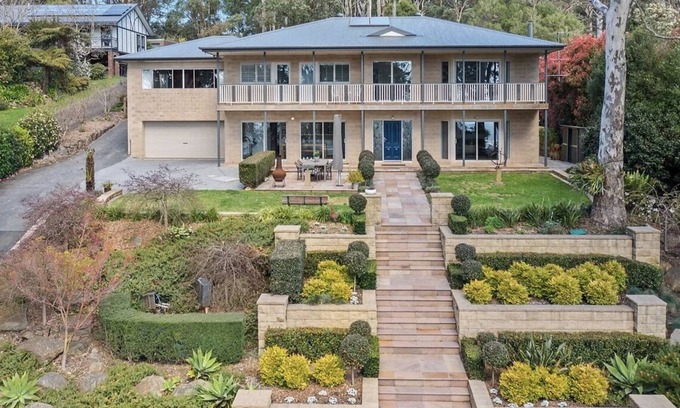 Ferny Creek House | 6 Star eco home with spectacular view.