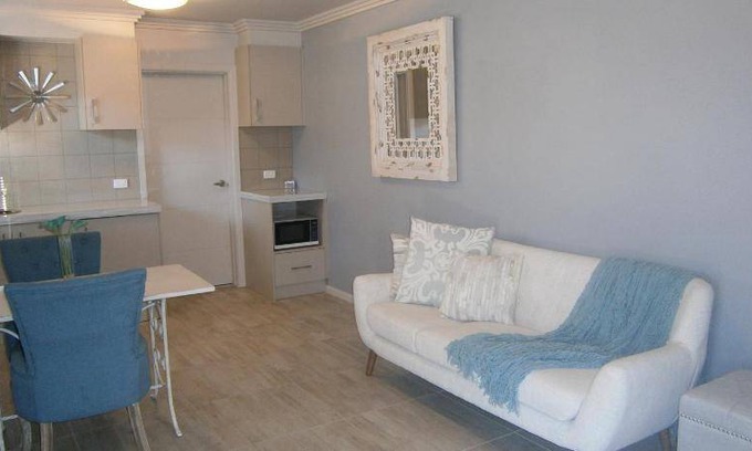 Leeton Hotel | 60 m² Hotel ∙ 2 bedrooms ∙ 4 guests