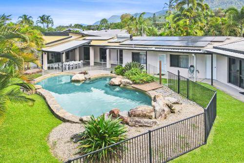 Whitfield House | 600 m² House ∙ 5 bedrooms ∙ 8 guests