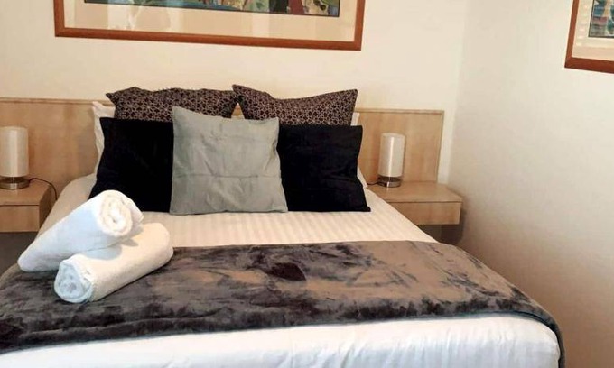 Scarborough Apartment | 63 m² Apartment ∙ 2 bedrooms ∙ 4 guests