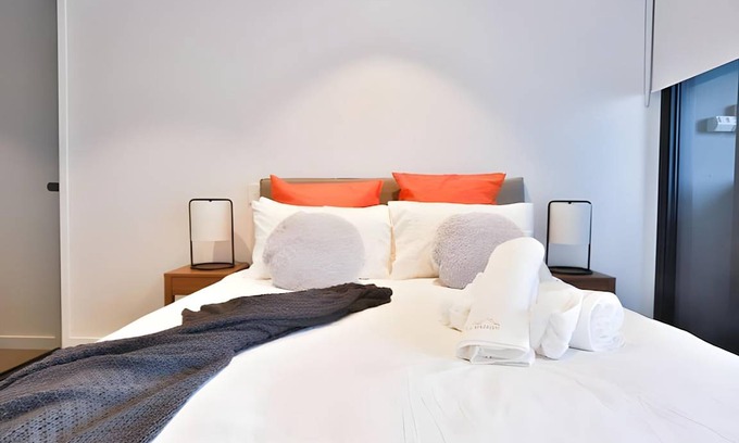 Box Hill Apartment | 68 m² Apartment ∙ 2 bedrooms ∙ 5 guests