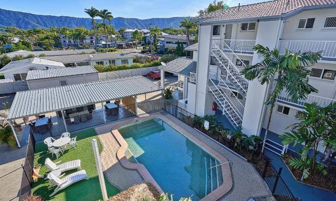 Trinity Beach Apartment | 80 m² Apartment ∙ 2 bedrooms ∙ 6 guests