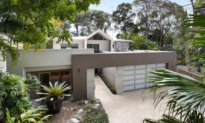 Noosa Heads House | 9 Little Cove Road, Little Cove
