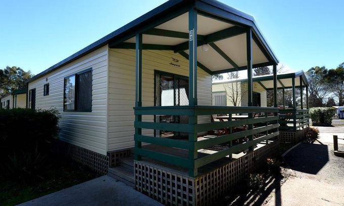 Ballarat East Resort | 999 m² Resort ∙ 3 bedrooms ∙ 20 guests