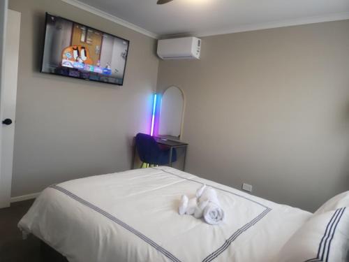 Craigieburn House | A Traveller's abode - Room 3- Street Parking