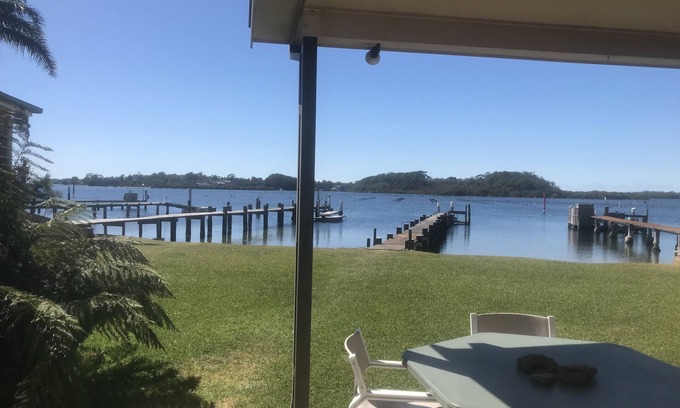 Greenwell Point House | ABSOLUTE WATERFRONT 4 BEDROOM HOUSE SLEEPS 10.