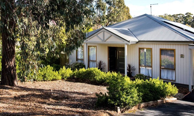 Hepburn Other | Accommodation ∙ 4 bedrooms ∙ 8 guests