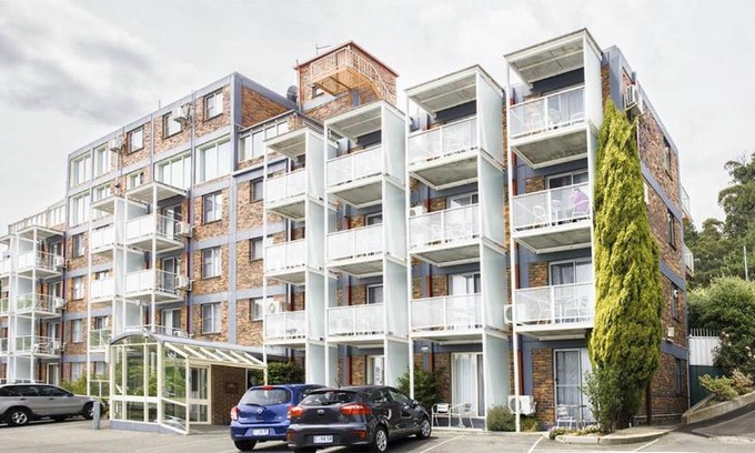 Launceston CBD Apartment | Adina Place Motel Apartments