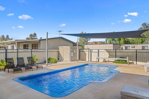 Ross Hotel | Alice Village