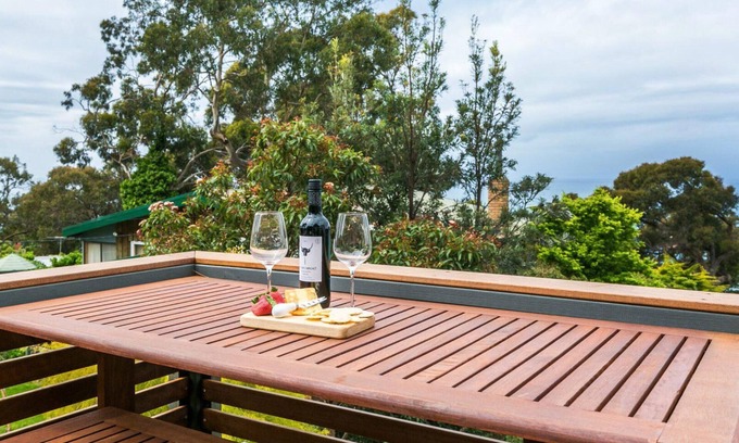 Lorne House | Allawah - Stylish & Homely.