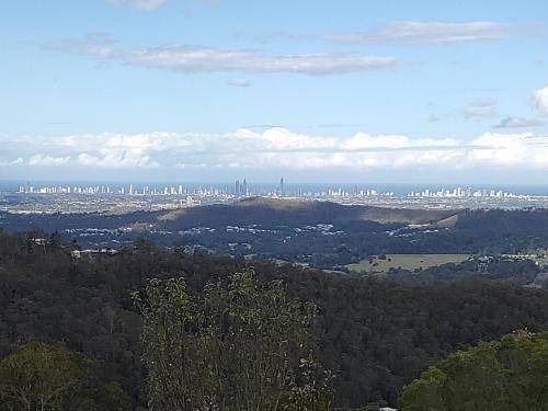 Lower Beechmont Apartment | Apartment ∙ 2 bedrooms ∙ 4 guests