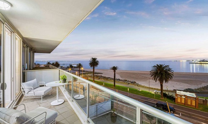 Port Melbourne Apartment | Apartment ∙ 3 bedrooms ∙ 6 guests